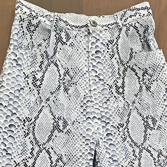 Vintage 80’s ALBERTO MAKALI women’s blue snakeskin pants. Size 2 - Picture 2 of 4